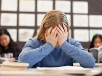 Más allá de las notas: Comprendiendo el estrés y las emociones de tus hijos al final del curso